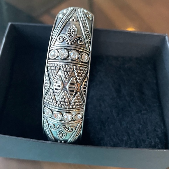 Handcraft Sliver Bracelet with the bling - Picture 5 of 10